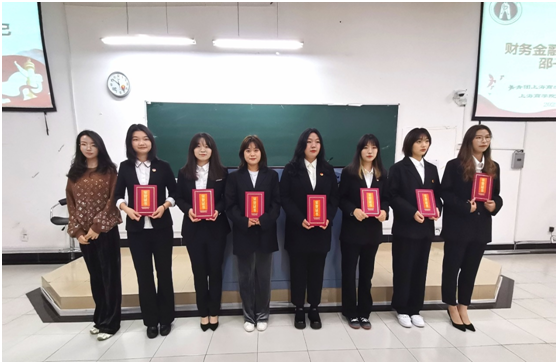 图为“优秀部门”颁奖合影 图为“优秀部门”颁奖合影