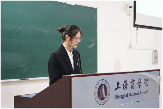 图为部门代表发言 图为部门代表发言