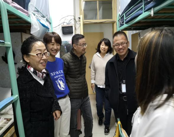 院领导走访学生宿舍 院领导走访学生宿舍