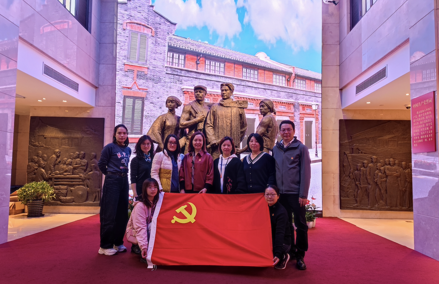 文法学院教职工第二党支部合影 文法学院教职工第二党支部合影