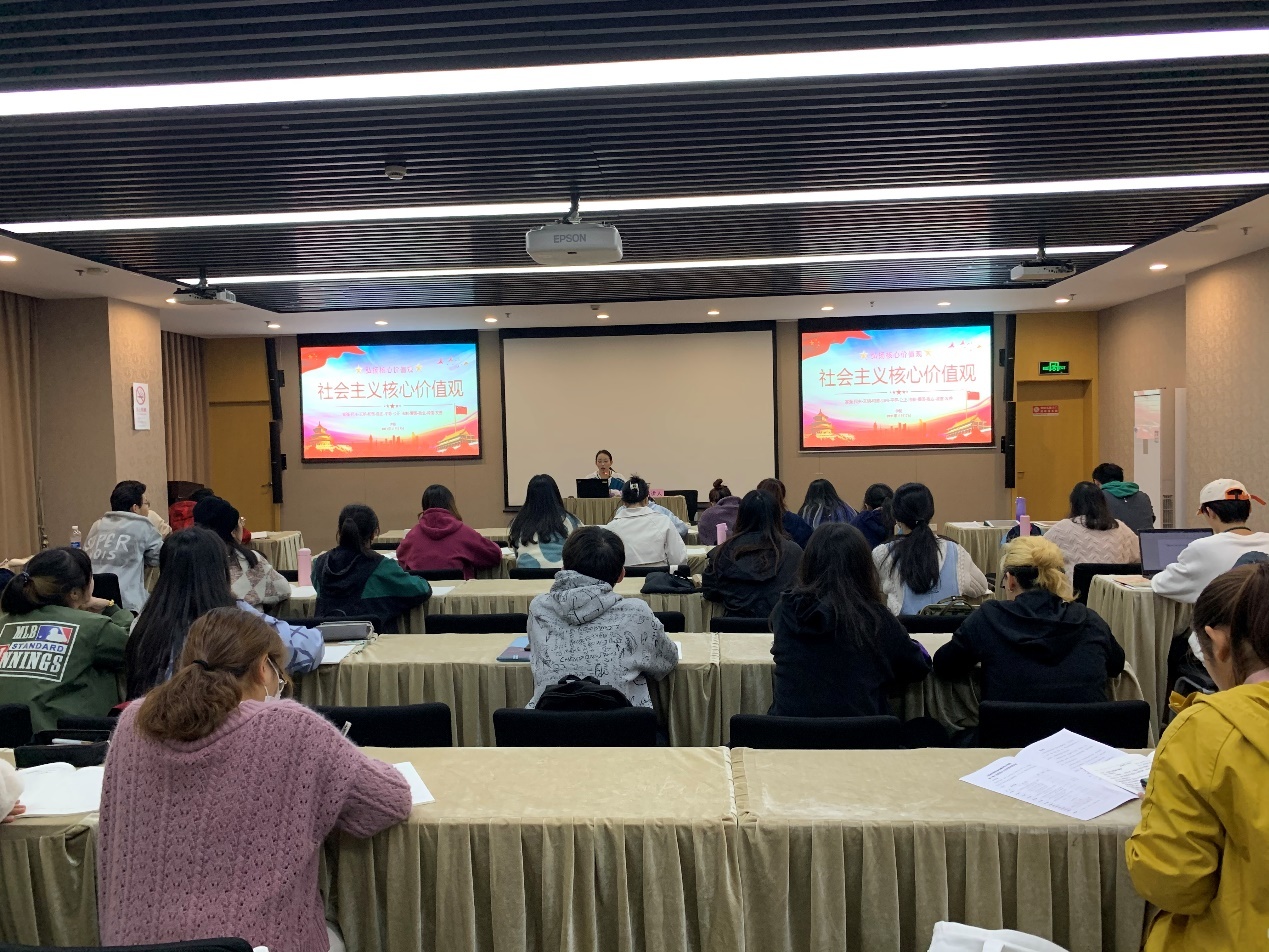 图为伊铭老师授课现场 图为伊铭老师授课现场