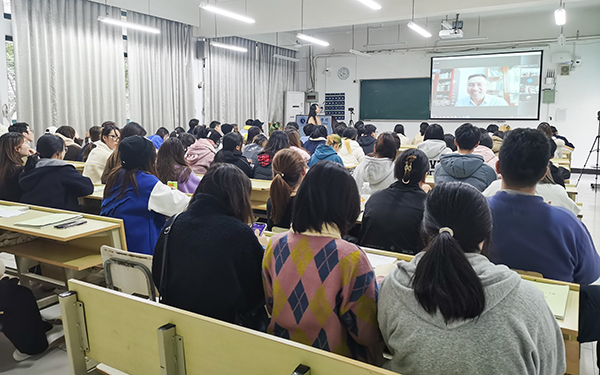 图为讲座现场 图为讲座现场