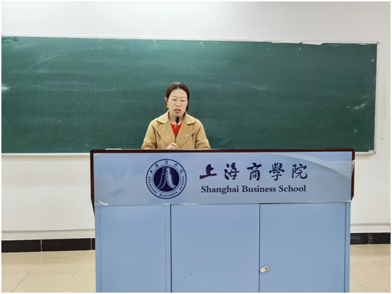 图为党总支副书记、副院长沈爱玲发言 图为党总支副书记、副院长沈爱玲发言