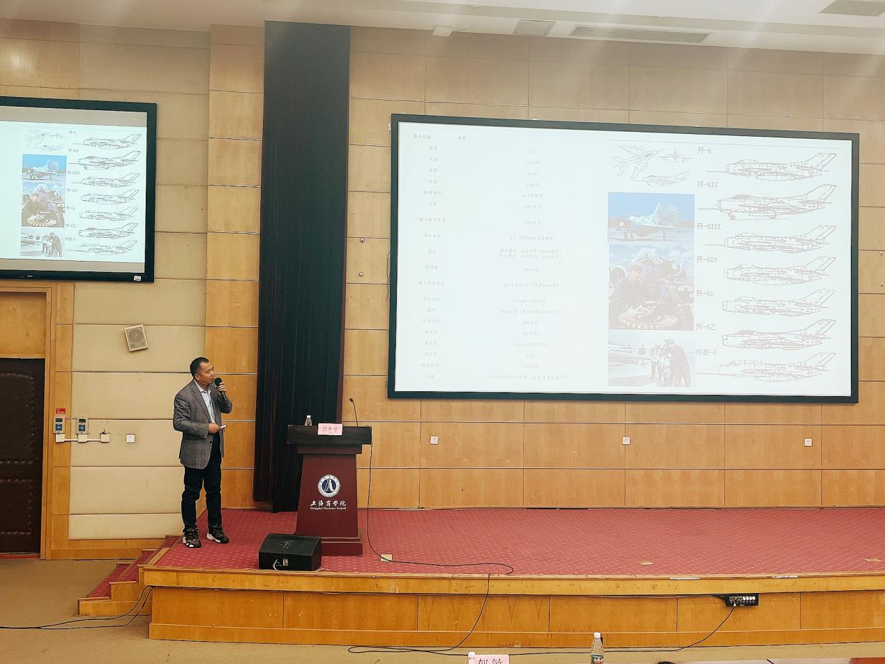 图为郭忠宝进行现场讲解 图为郭忠宝进行现场讲解