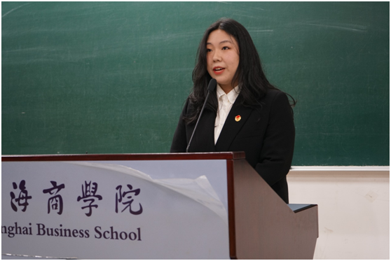 图为部门代表发言 图为部门代表发言