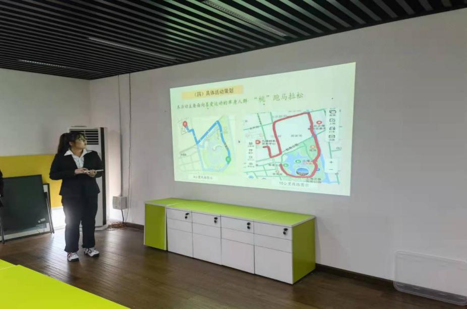 学生答辩现场 学生答辩现场