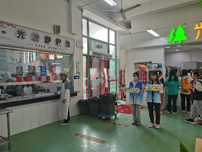 “光”为人知举牌宣传 “光”为人知举牌宣传