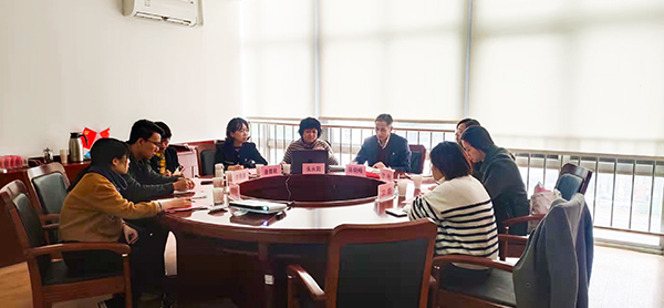 图为调研会现场 图为调研会现场