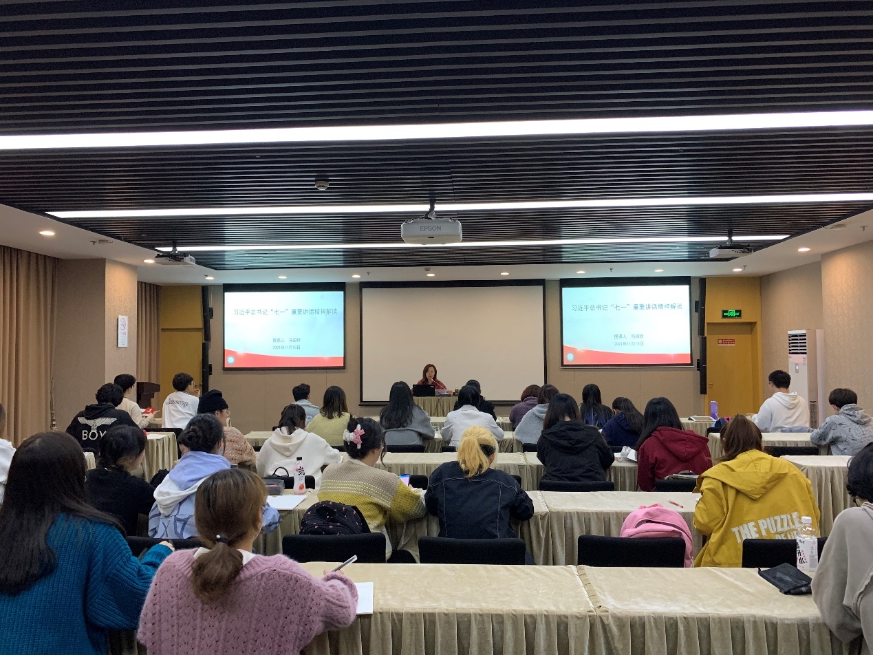 图为冯国珍老师授课现场 图为冯国珍老师授课现场