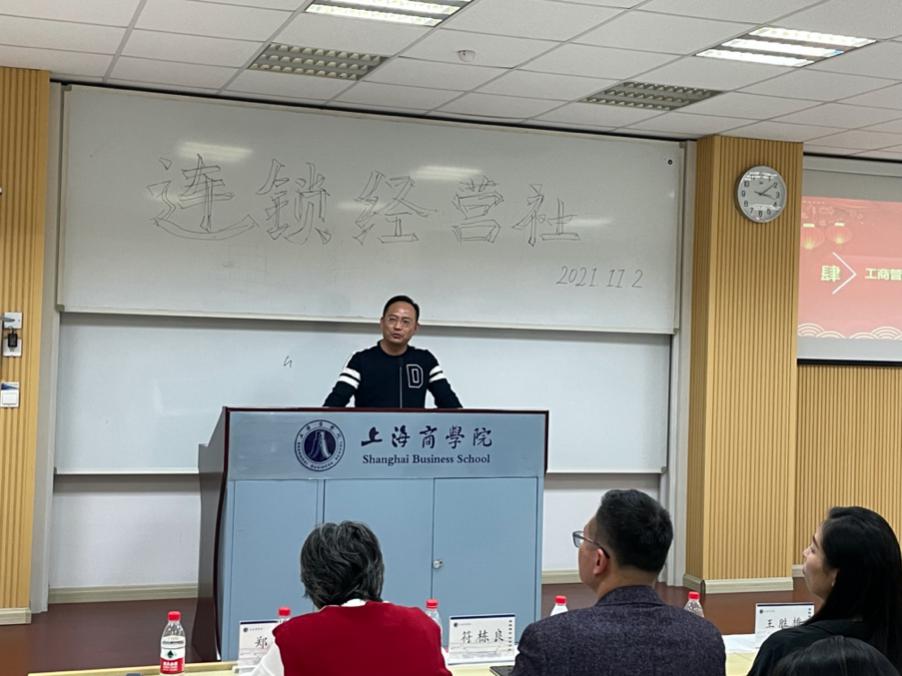 图为院长王胜桥院长讲话 图为院长王胜桥院长讲话