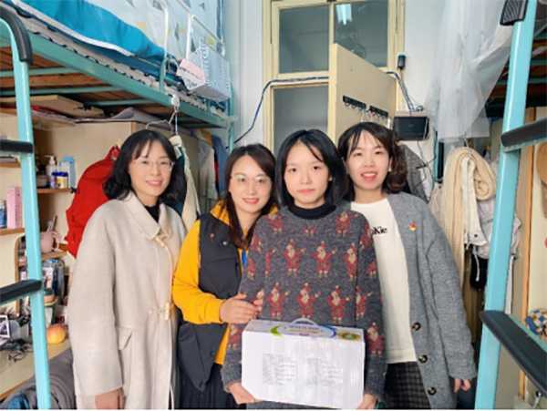 图为活动现场 图为活动现场