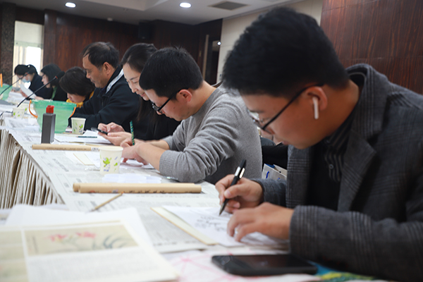 图为活动现场 图为活动现场