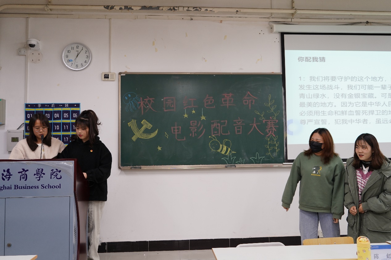 图为观众参与你配我猜游戏 图为观众参与你配我猜游戏