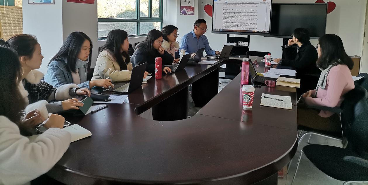 税务专家黄一清给参赛同学讲解企业税收风险知识 税务专家黄一清给参赛同学讲解企业税收风险知识