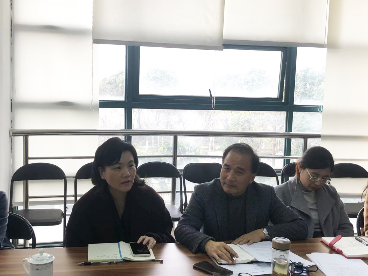 图为张一飞讲话 图为张一飞讲话