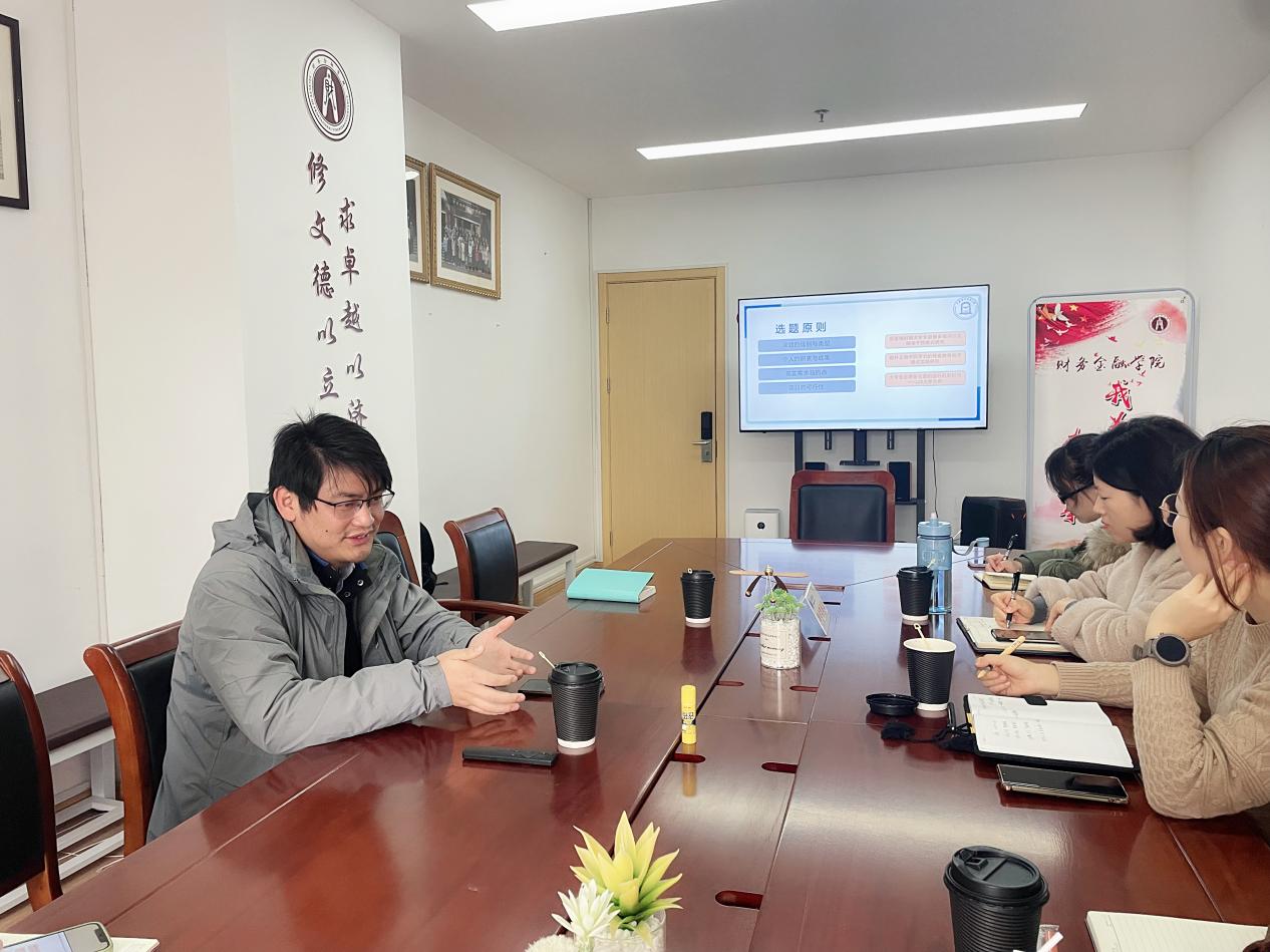 图为讲座现场 图为讲座现场