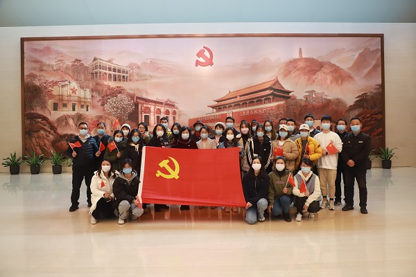 图为党员师生参观中共一大纪念馆.jpg 图为党员师生参观中共一大纪念馆.jpg