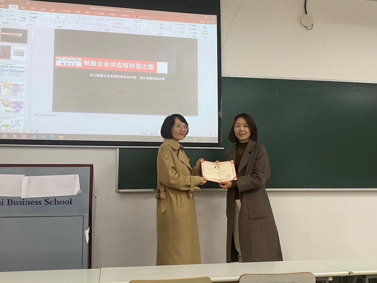 图为课程现场 图为课程现场