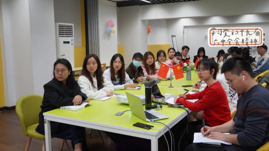 党的十九届六中全会精神专题宣讲会暨第九届“菁英训练营”第二次培训现场 党的十九届六中全会精神专题宣讲会暨第九届“菁英训练营”第二次培训现场