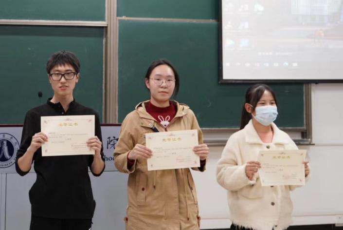 图为获奖组代表合照 图为获奖组代表合照