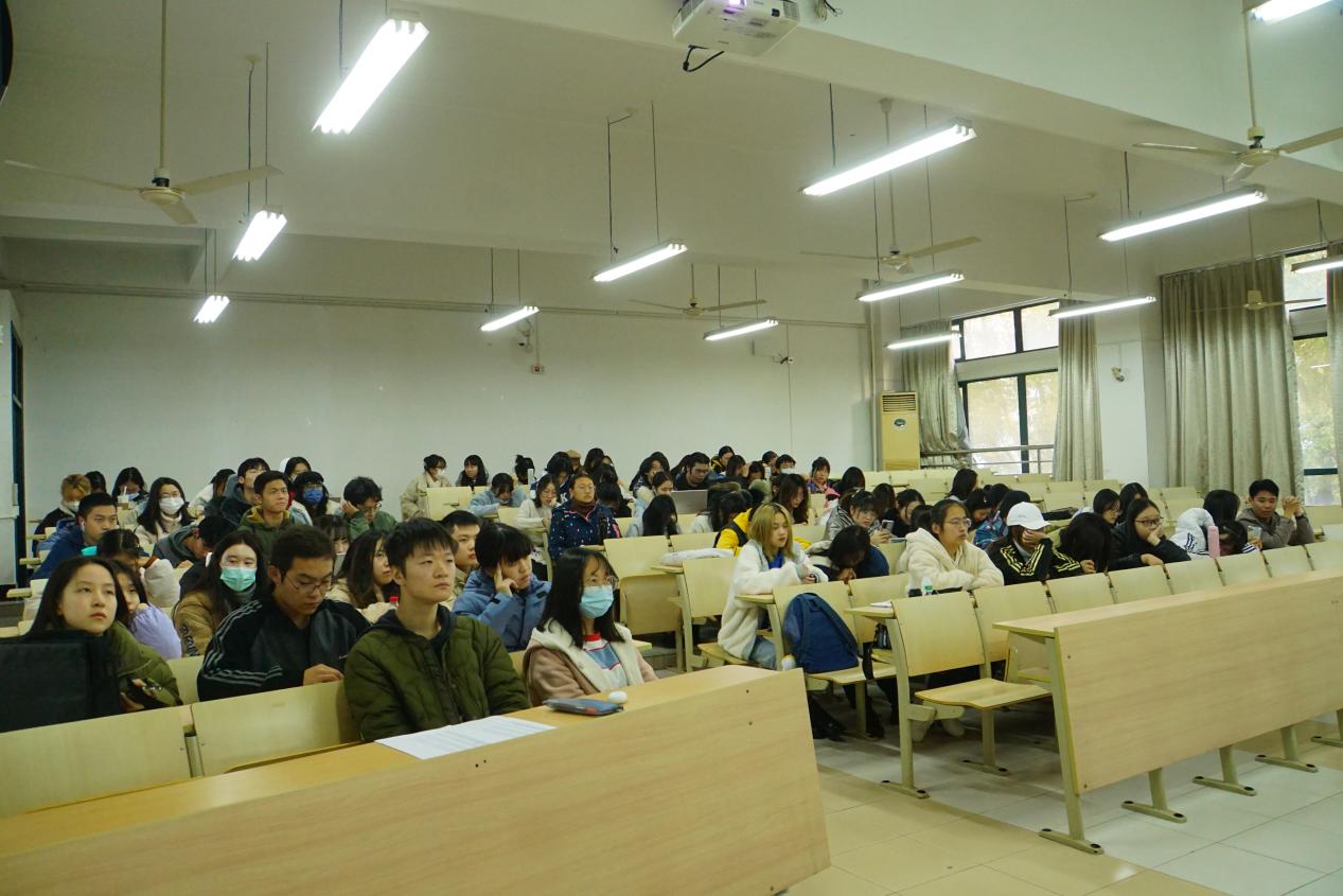 图为活动现场 图为活动现场