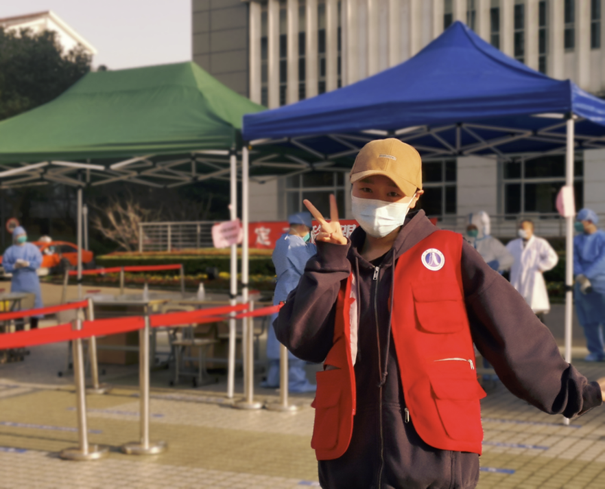 工商管理学院学生 梁可