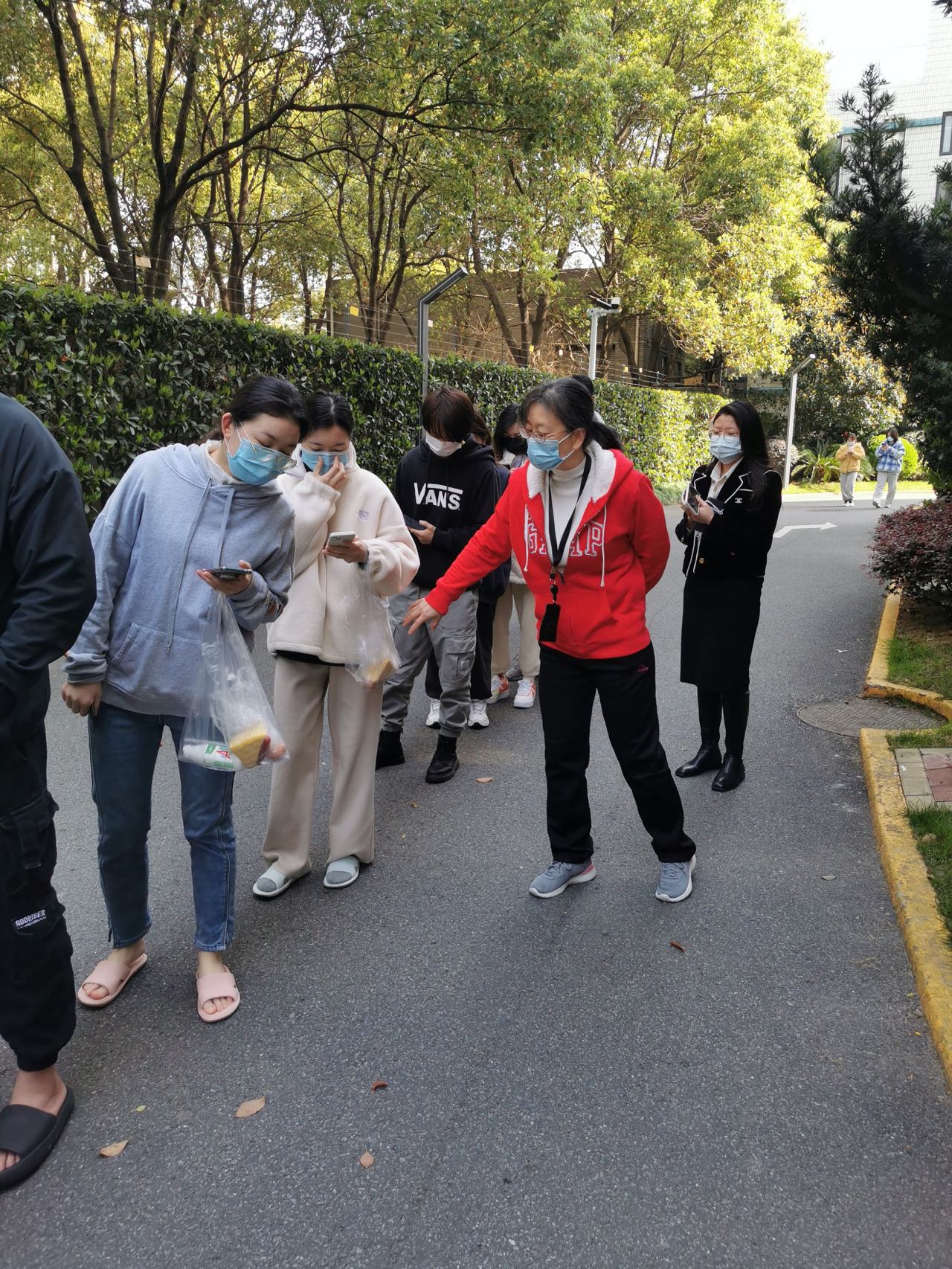 王敬老师在核酸现场