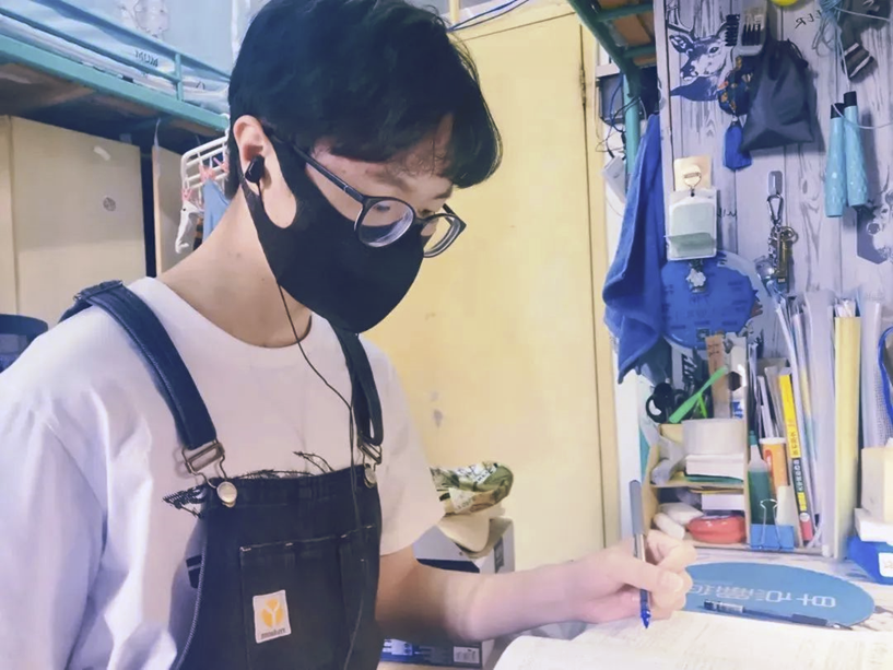 商务经济学院学生 崔茂辉