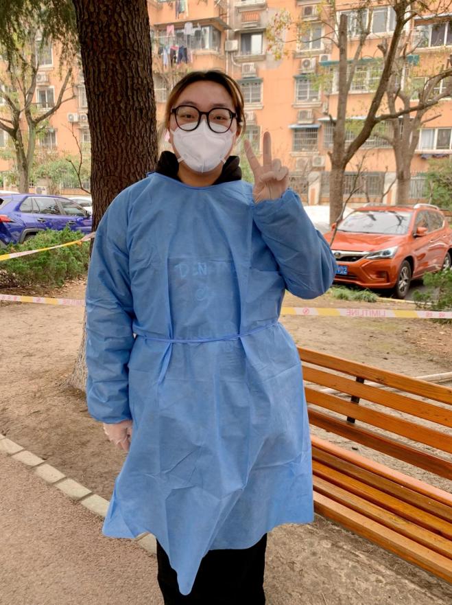 吕怡雯参加抗疫志愿服务