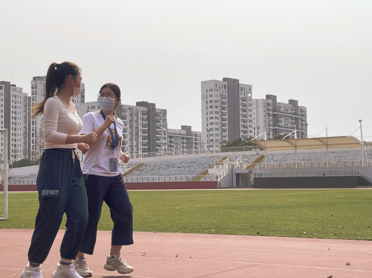 商务经济学院辅导员 张宝颖，施甄钰
