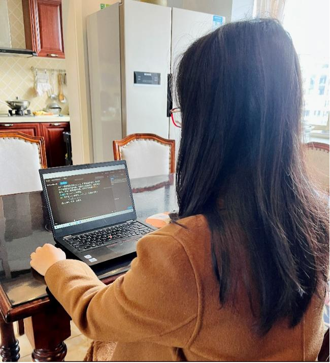 数学教研室主任苏海容老师进行在线教学检查