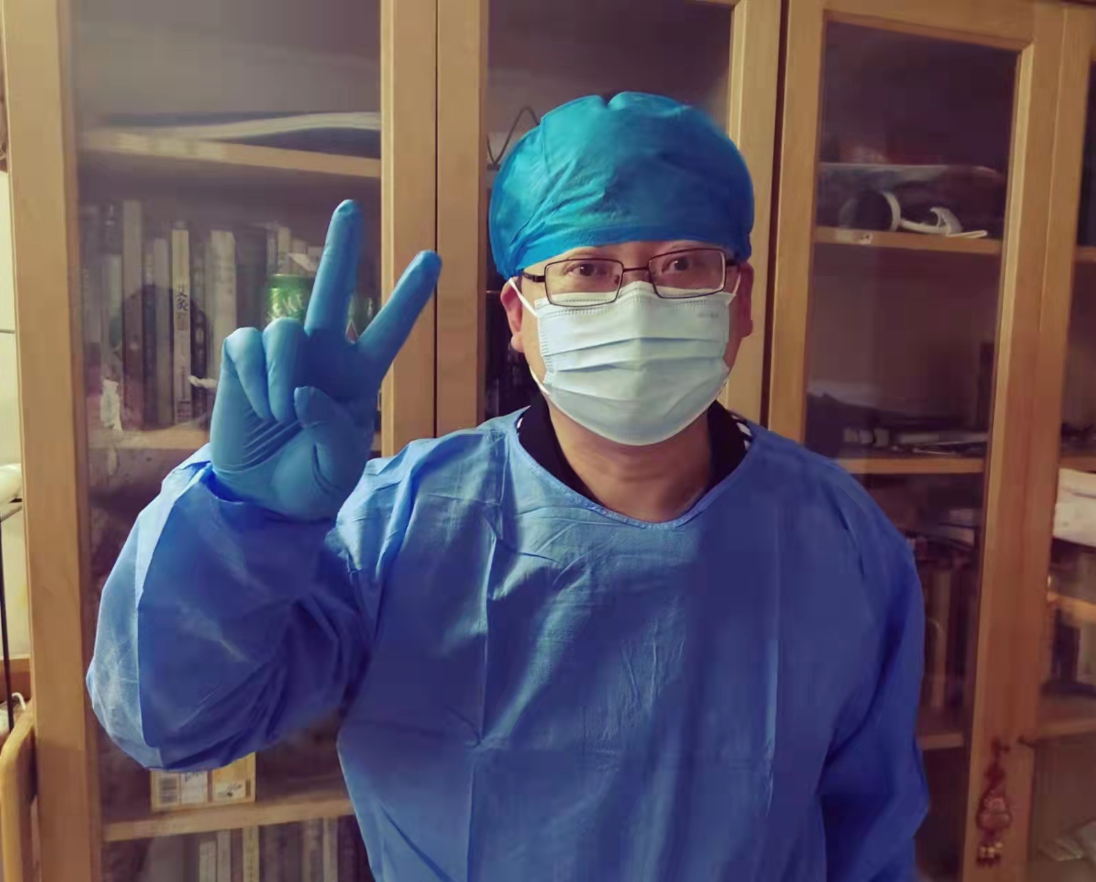 教职工第三党支部李强教授社区防疫志愿