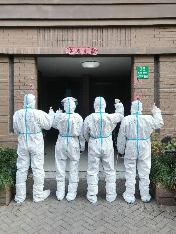 刘琳志愿者队伍服务群众