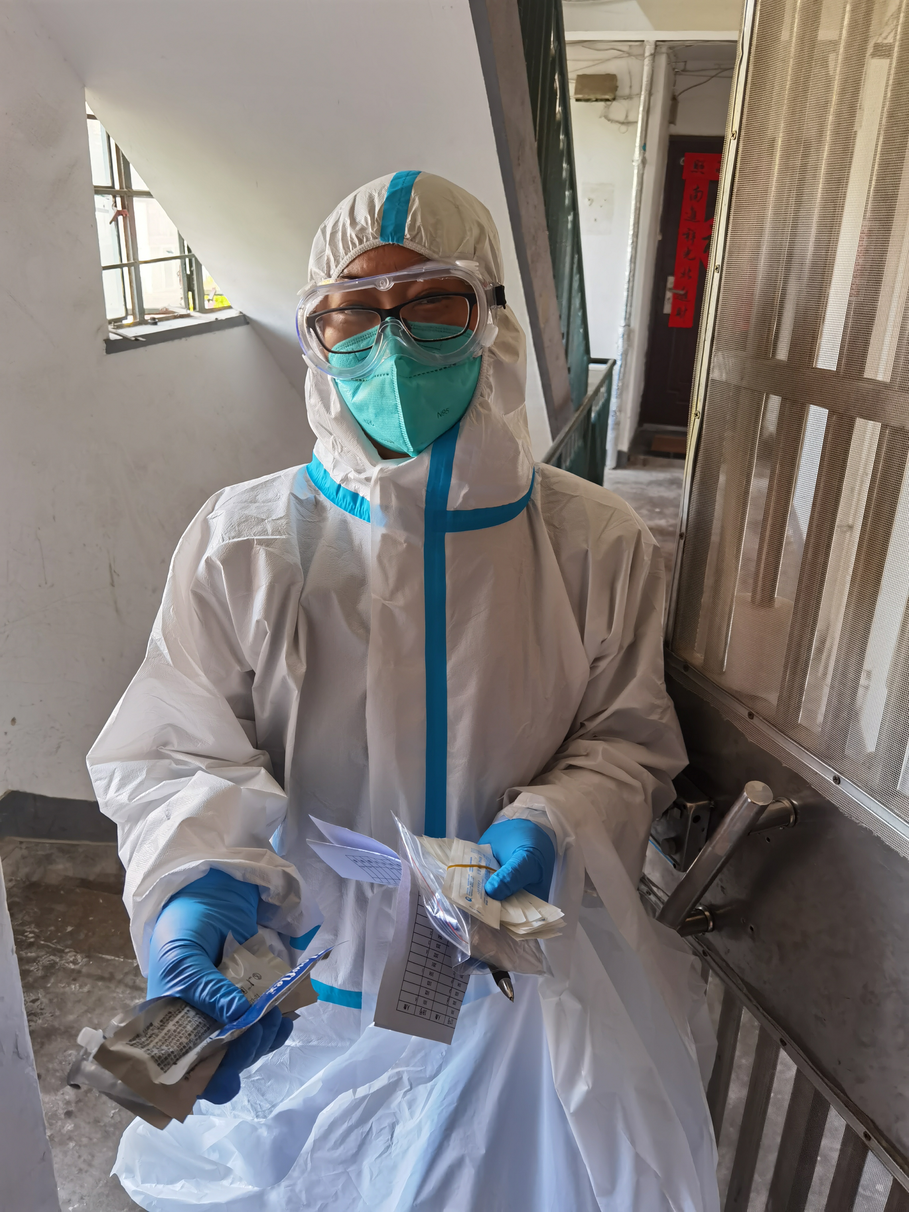 文法学院教职工第三党支部许丽艳参加社区志愿服务