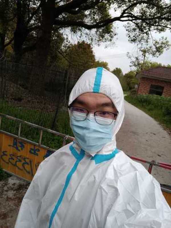 倪豪杰核酸秩序维护