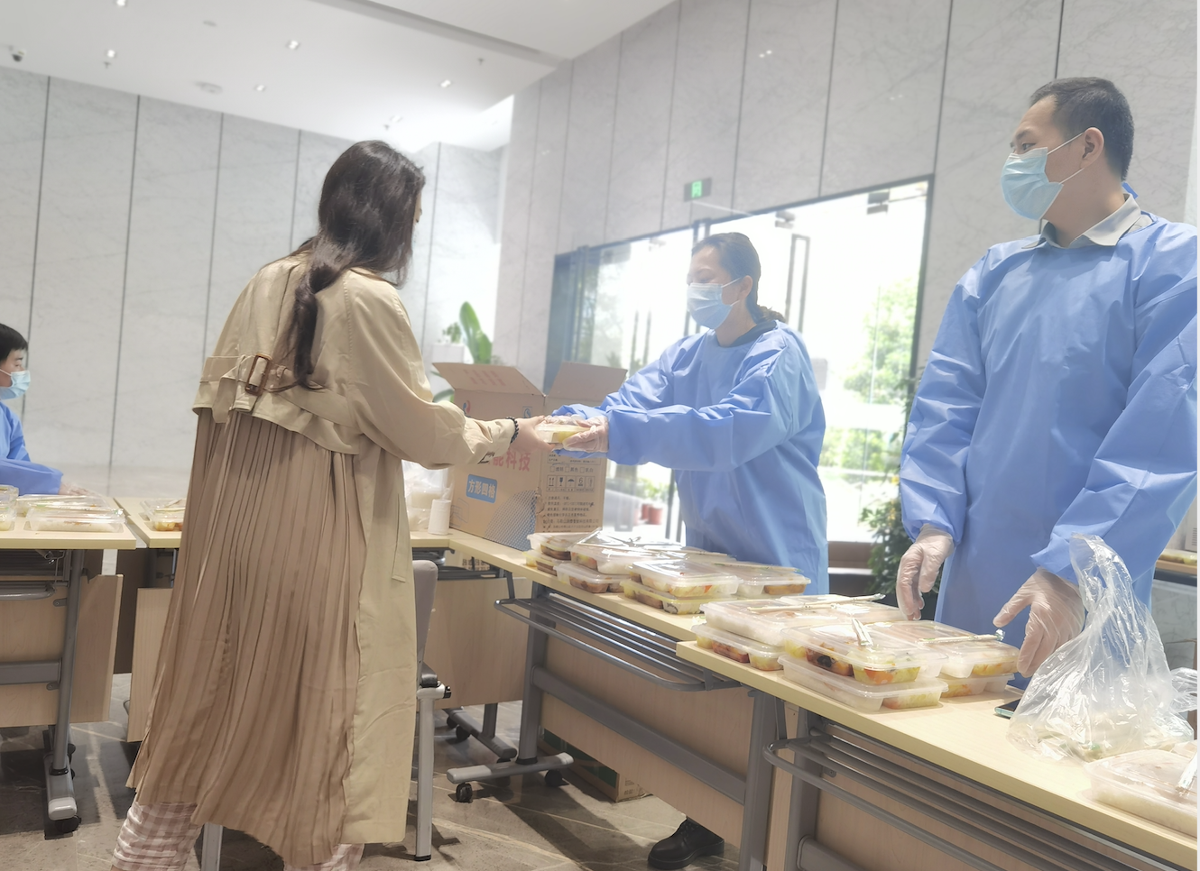 李娜老师坚守在徐汇校区