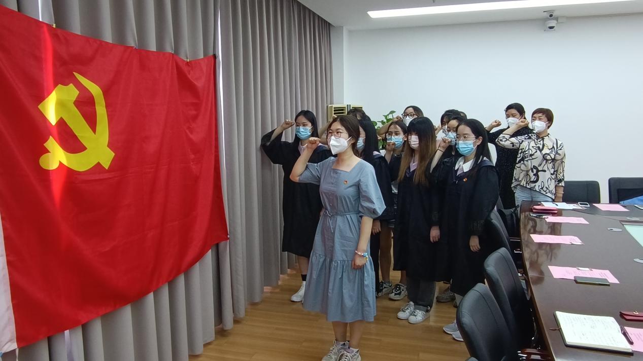 党员师生重温入党誓词 党员师生重温入党誓词