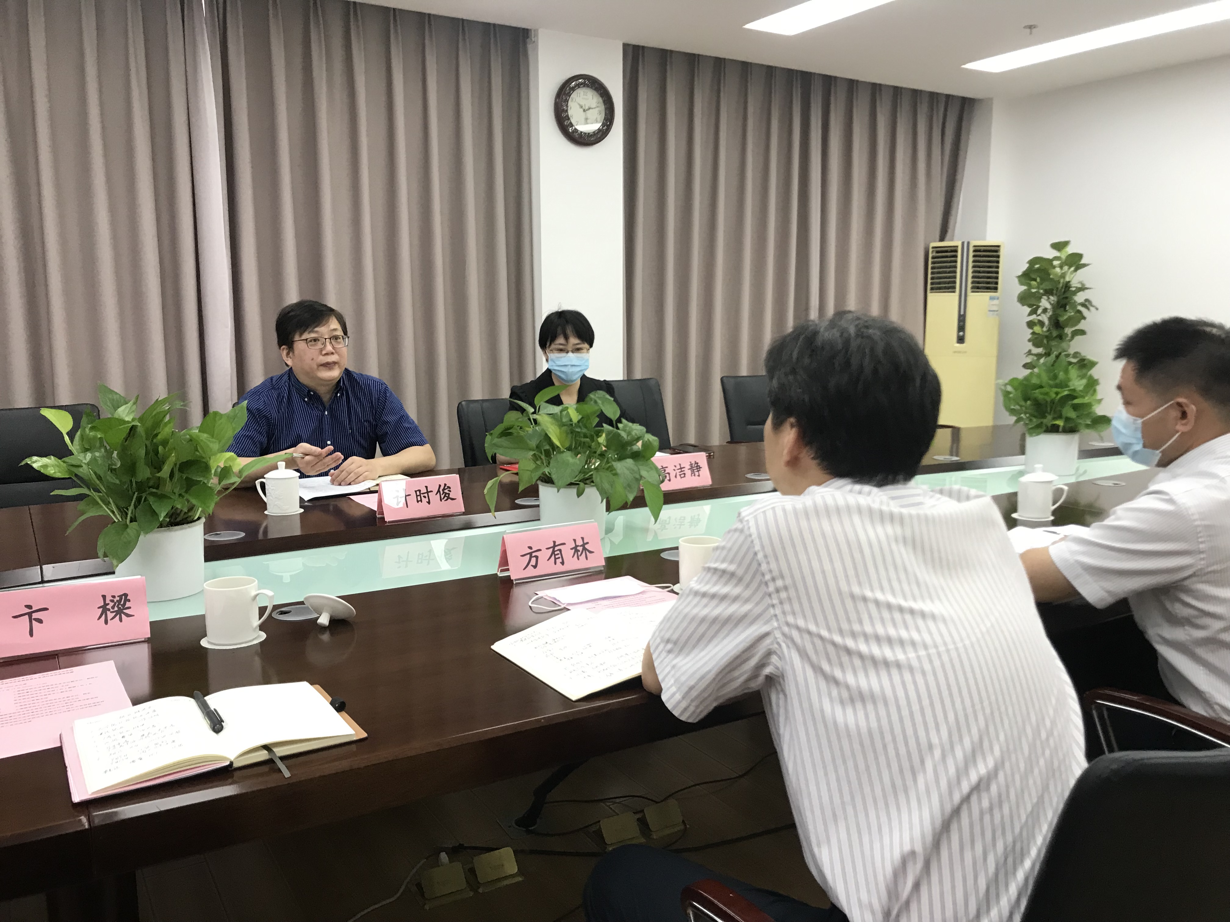 上海华夏汇鸿律师事务所主任计时俊进行交流 上海华夏汇鸿律师事务所主任计时俊进行交流