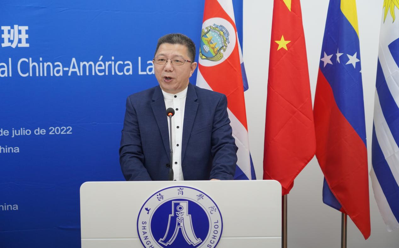 图为教师代表发言照片