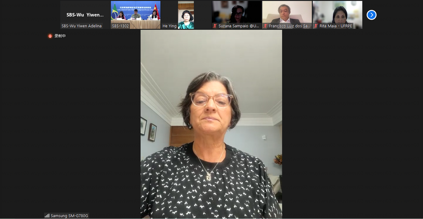 图为Maria do Socorro de Mendonça Cavalcant发言