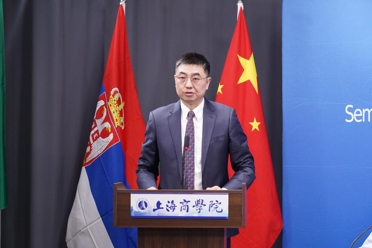 图为陈巍副院长发言