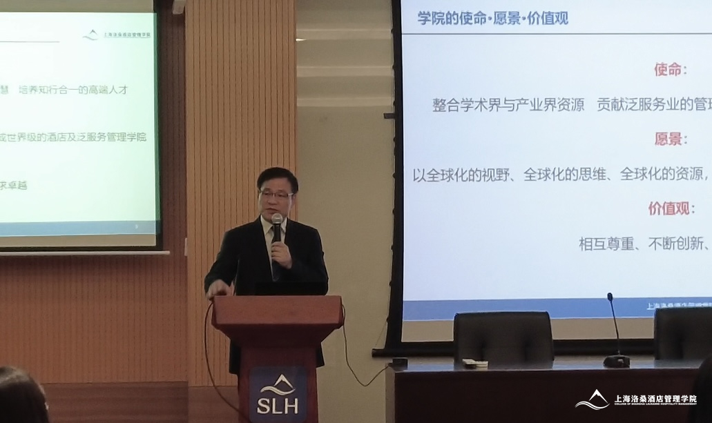 图为任建标院长讲话 图为任建标院长讲话