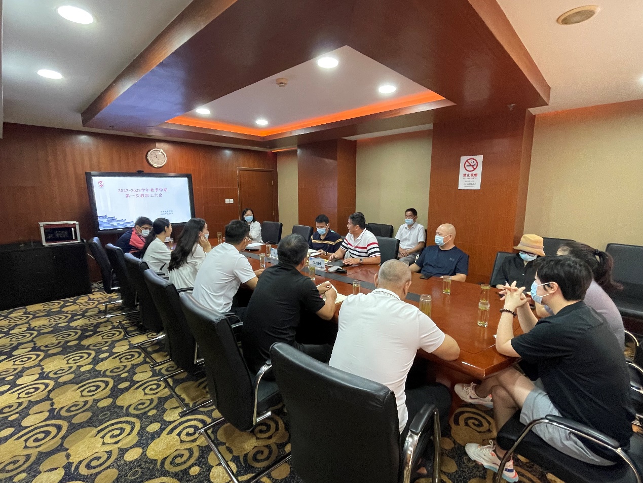 荣敦国院长发表讲话