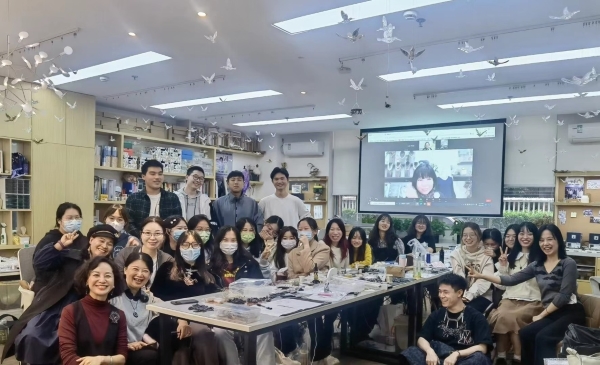 图为参加学习项目的师生合影 图为参加学习项目的师生合影