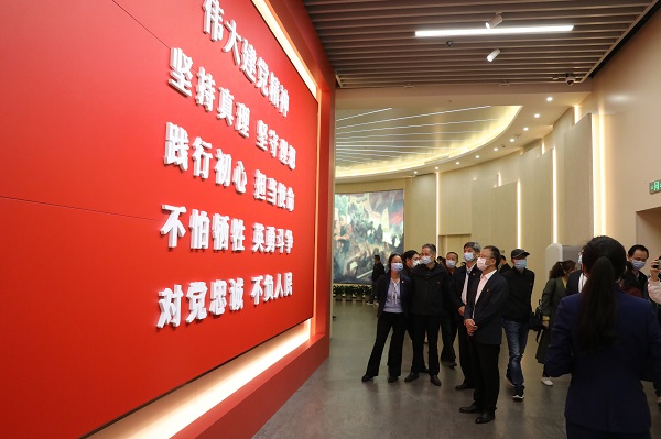 图为党史学习教育期间,党委党委赴一大感悟建党精神 图为党史学习教育期间,党委党委赴一大感悟建党精神