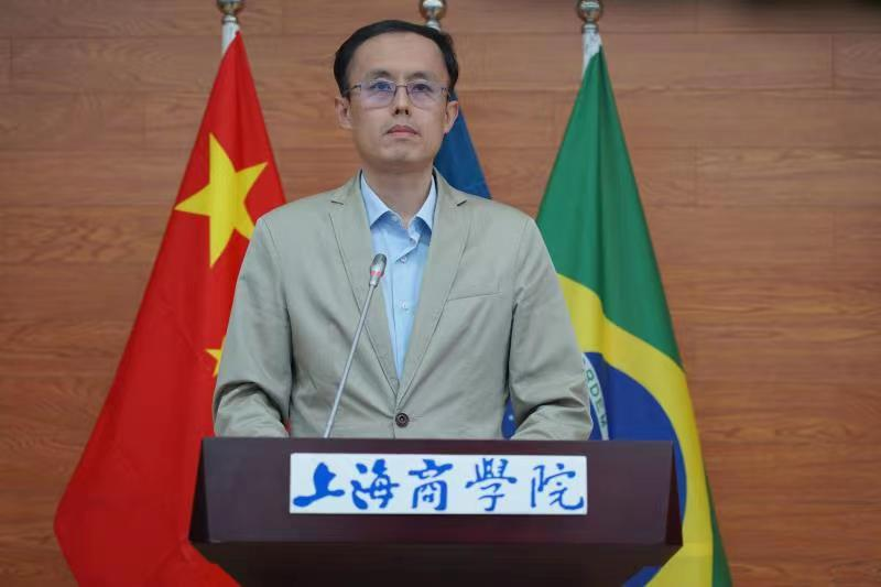 图为房蒙发言 图为房蒙发言