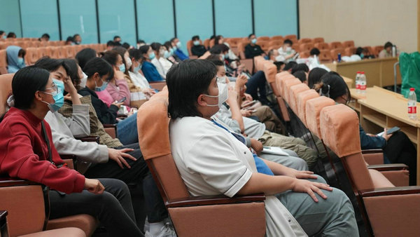 考务人员纪律教育现场