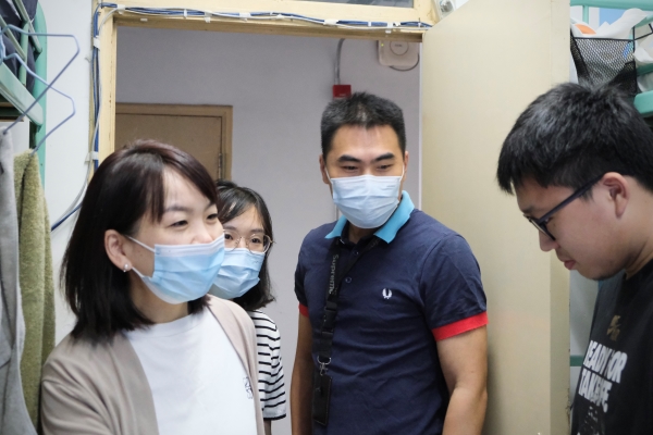 图为慰问现场 图为慰问现场