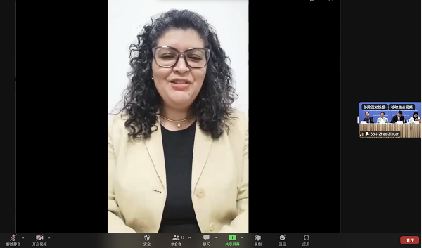 图为学员代表发言 图为学员代表发言