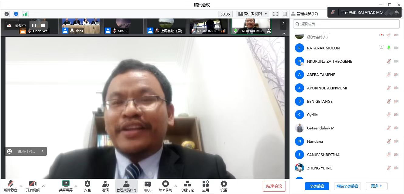 图为学员代表发言 图为学员代表发言